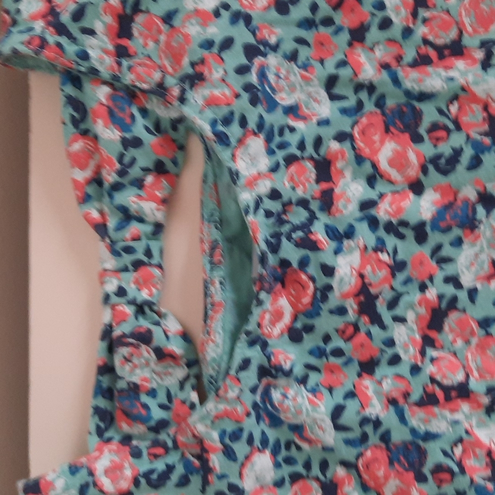 Dress - Picture 2 of 4